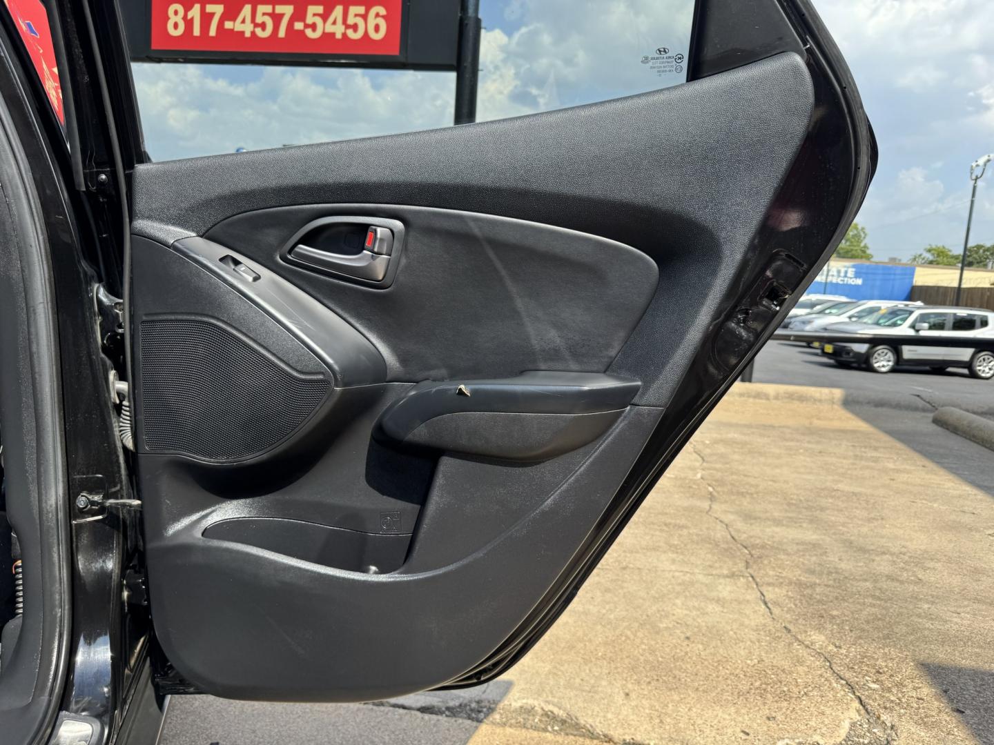 2014 BLACK HYUNDAI TUCSON LIMITED; SE (KM8JU3AG3EU) , located at 5900 E. Lancaster Ave., Fort Worth, TX, 76112, (817) 457-5456, 0.000000, 0.000000- Photo#13
